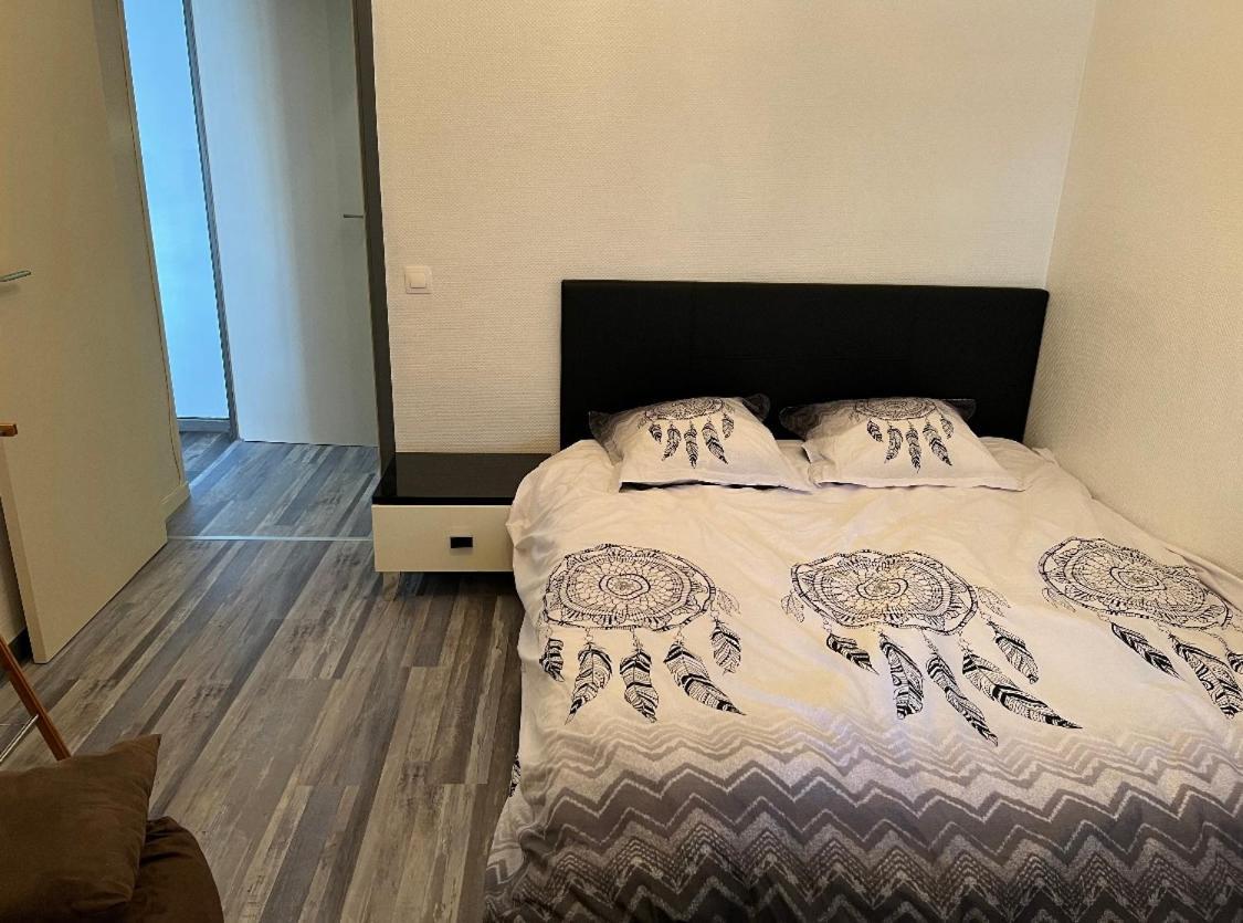 Appartement Proche Gare Routiere Menton Exterior photo